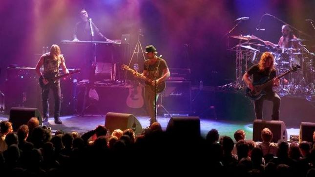 FLYING COLORS Featuring Members of THE NEAL MORSE BAND, DEEP PURPLE, SONS OF APOLLO And DIXIE DREGS Recording New Album