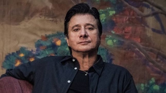STEVE PERRY - Former JOURNEY Singer Releases Cover Of "Have Yourself A Merry Little Christmas"