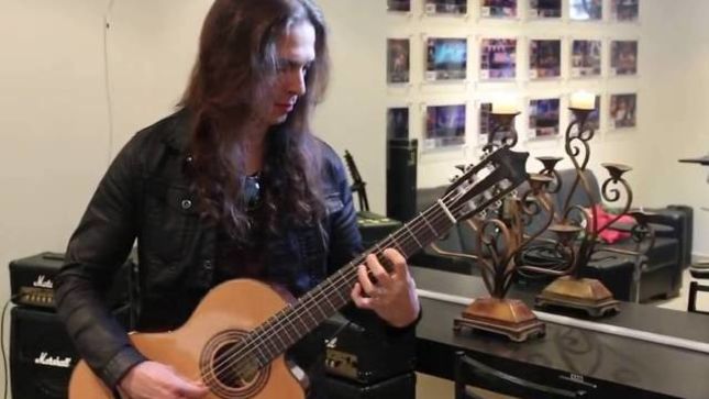 MEGADETH Guitarist KIKO LOUREIRO Posts "Silent Night" Arrangement Lesson (Video)