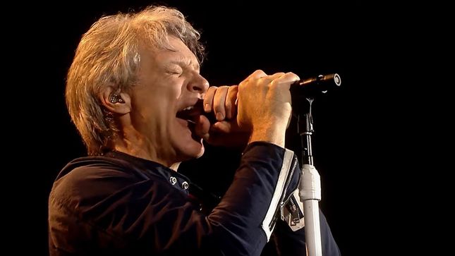 JON BON JOVI - "Thanks Dublin... For PHIL LYNOTT"; Band Pose With Statue Of Late THIN LIZZY Legend (Photo)