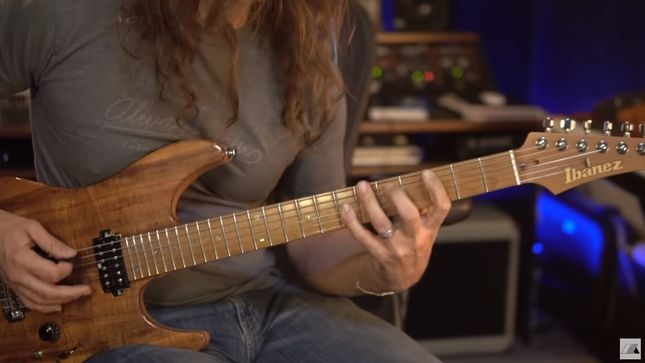 MEGADETH – KIKO LOUREIRO Tests Out New Ibanez Guitar; Video