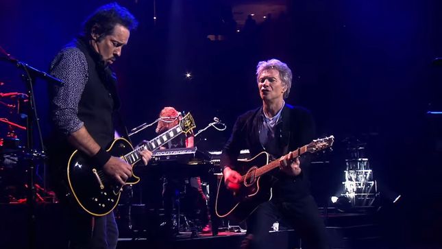 BON JOVI Performs "We Weren't Born To Follow" In Philadelphia; Official Live Video Streaming