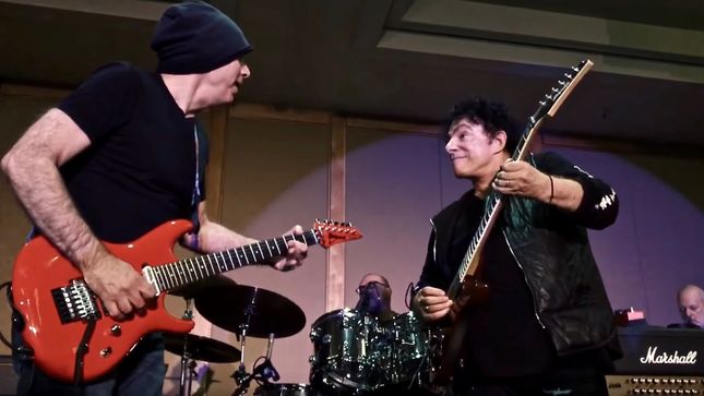 JOURNEY Guitarist NEAL SCHON And JOE SATRIANI Blues Jam At G4 Experience (Video)