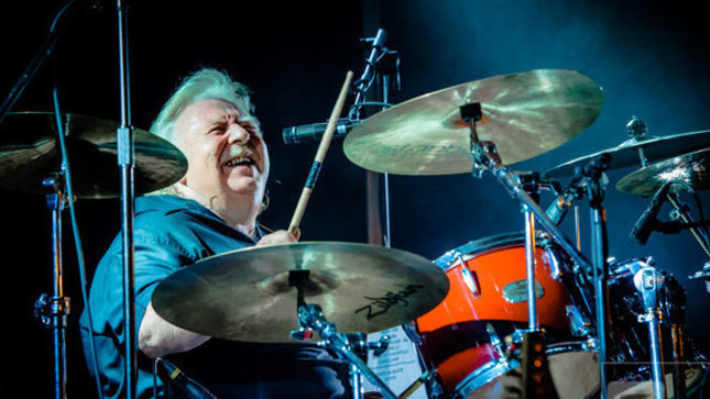 Former OZZY OSBOURNE Drummer LEE KERSLAKE Receives Platinum Records For Blizzard Of Ozz And Diary Of A Madman Albums