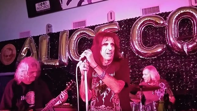 ALICE COOPER BAND's 2015 Reunion The Focus Of 'Live From The Astroturf' Documentary; Movie To Premier At Phoenix Film Festival; Video Trailer