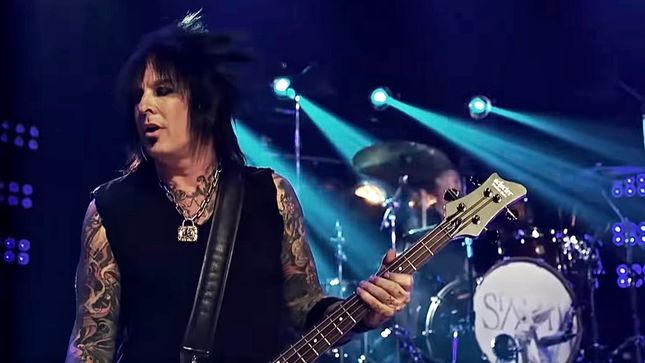 NIKKI SIXX Slams "Certain Band Out On The Road Right Now" For Allegedly Using Taped Vocals - "People In Glass Houses Shouldn't Throw Rocks"