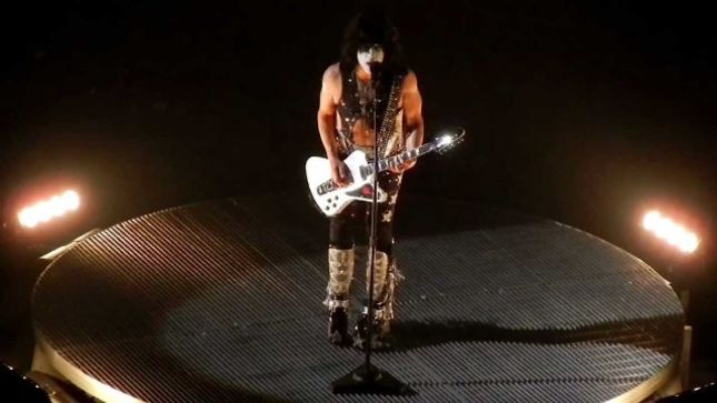PAUL STANLEY Talks "Love Gun" Zip-Line - "To Be Superman With A Guitar Doesn't Suck"