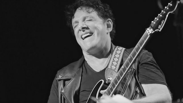 JOURNEY Guitarist Releases HD Video Footage From NEAL SCHON's Journey Through Time Concert In San Francisco
