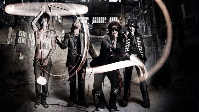 MÖTLEY CRÜE - The Dirt Soundtrack Details Revealed; Video Released For New Single "The Dirt (Est. 1981)" Featuring MACHINE GUN KELLY