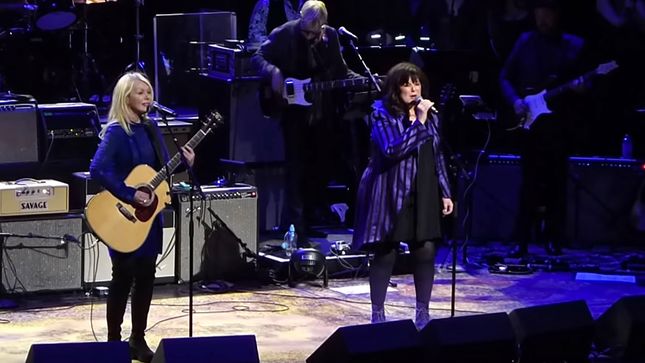 HEART - Reunited ANN & NANCY WILSON Take The Stage For First Time In Three Years At Love Rocks NYC Event; Video