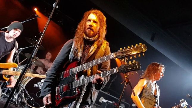 JOHN CORABI Performs Self-Titled MÖTLEY CRÜE Album From 1994 In Its Entirety; Fan-Filmed Video From Sydney Show Posted