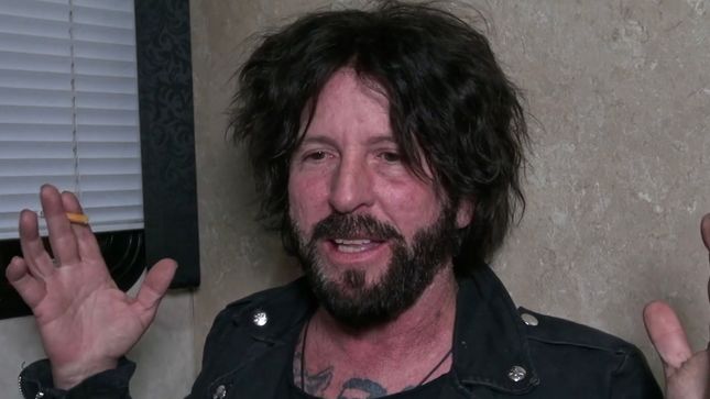 TRACII GUNS Recalls Hearing LED ZEPPELIN's "Whole Lotta Love" For The First Time - "It Was Overwhelming Audio Fear"; Video