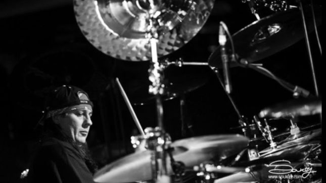 DREAM THEATER Drummer MIKE MANGINI Posts New Video Clip Explaining Why His Cymbals Are Set "Extra, Really, Way, Way High Up"