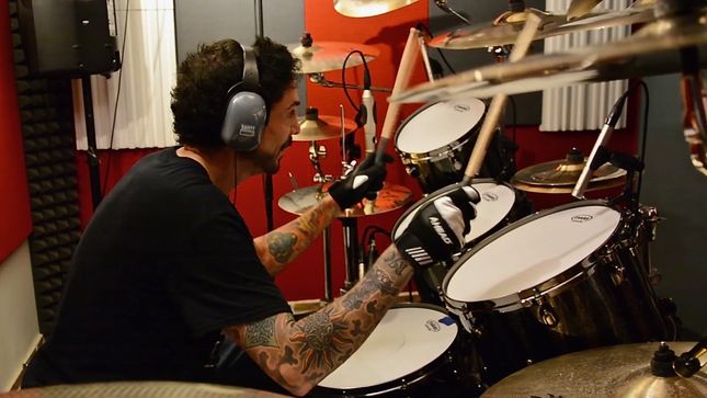RESTLESS SPIRITS Take You Behind-The-Scenes With DEEN CASTRONOVO; Video