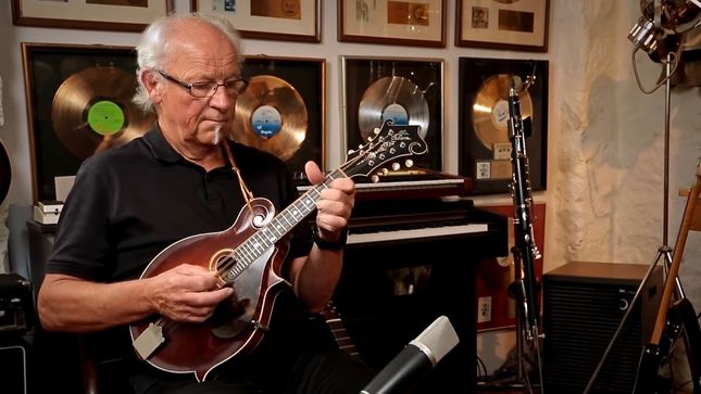 Guitarist MARTIN BARRE On Former JETHRO TULL Bandmate IAN ANDERSON - "We Have No Connection Musically, Physically, Mentally Or Emotionally"
