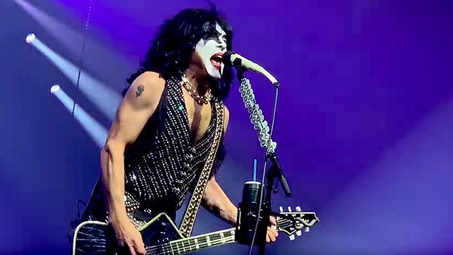 PAUL STANLEY Looks Back On The Early Days Of KISS - "The Confidence I Was Portraying Got Replaced With Comfort With Who I Am"