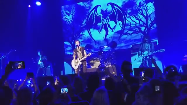 HOLLYWOOD VAMPIRES Perform ALICE COOPER, AEROSMITH And DAVID BOWIE Classics At Las Vegas Show Posted (Video)