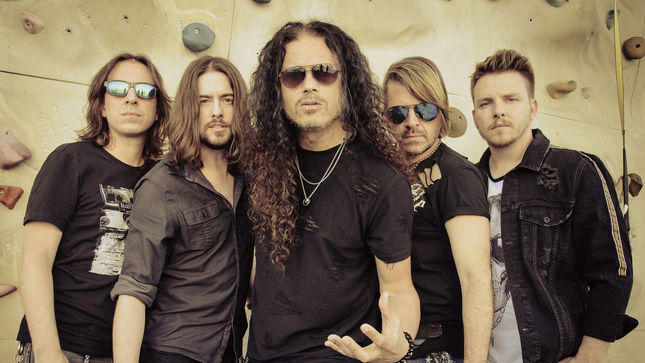 DAVID LEE ROTH's Eat 'Em And Smile Band Were Offered Record Deal With JEFF SCOTT SOTO Fronting; Interview