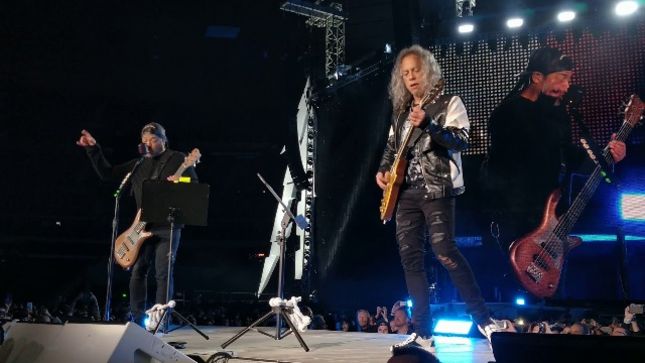 METALLICA's ROBERT TRUJILLO And KIRK HAMMETT Perform JOHNNY HALLYDAY's "Ma Gueule" Live In Paris; Pro-Shot Video Posted