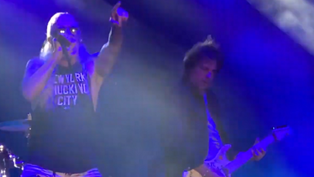 KINGS OF CHAOS - DEE SNIDER And WARREN DEMARTINI Perform RATT's "Wanted Man"