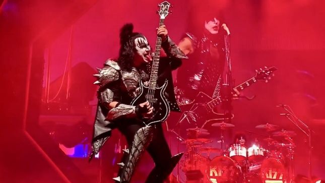 GENE SIMMONS On KISS' End Of The Road Shows - "We Are Taking A MIKE TYSON Point Of View; In The First Five Seconds We Are Going To Kick You In The Nuts"