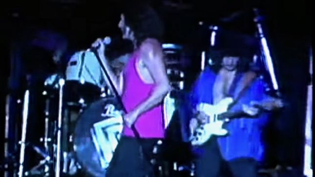 DEEP PURPLE Perform "Smoke On The Water" At Giants Stadium In 1988; Rare Video Streaming