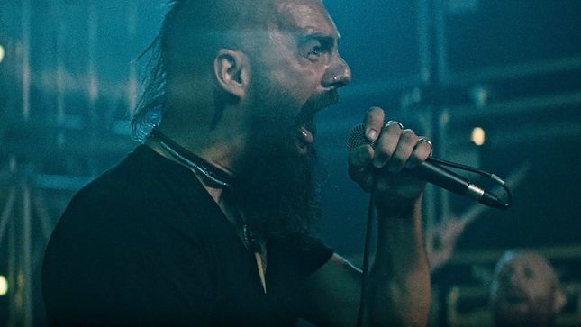 KILLSWITCH ENGAGE Singers JESSE LEACH And HOWARD JONES Trade Vocals For First Time In Official Band Video, "The Signal Fire"