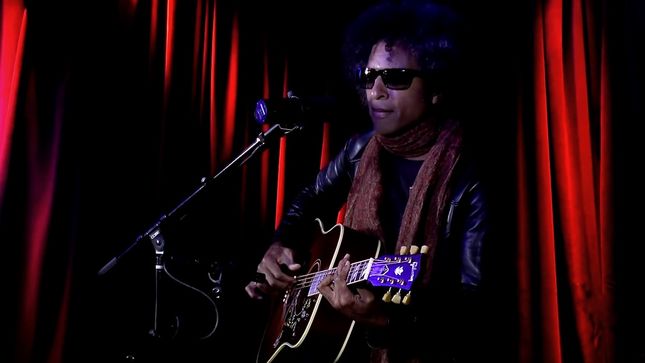 ALICE IN CHAINS Frontman WILLIAM DUVALL Performs Acoustic Renditions Of New Songs "White Hot" And "'Til The Light Guides Me Home"; Video