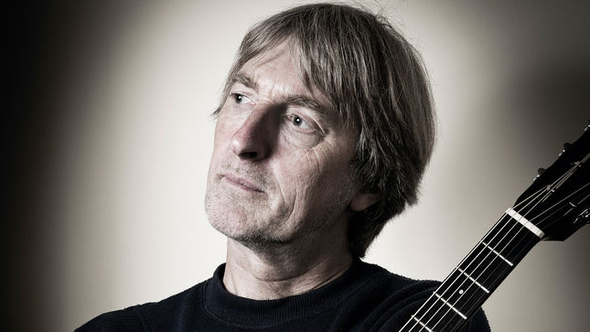ANTHONY PHILLIPS - Original GENESIS Guitarist To Release Remastered & Expanded Edition Of The Living Room Concert In July