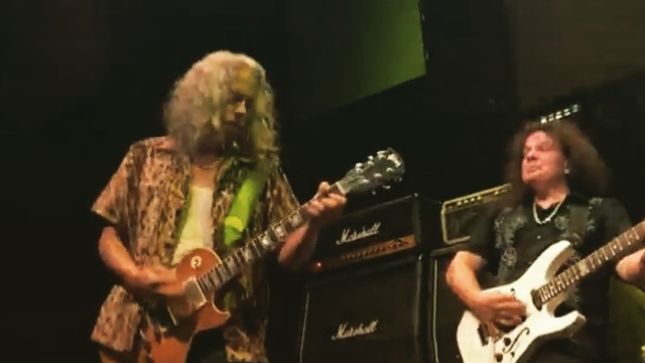 METALLICA Guitarist KIRK HAMMETT Joins UFO On Stage At Megacruise Pre-Party; Video Available