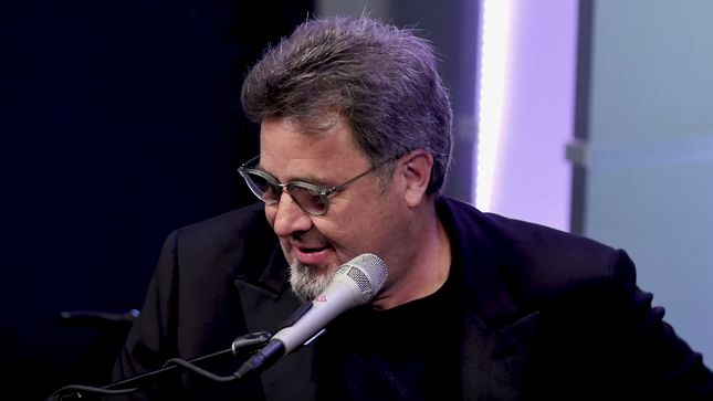 VINCE GILL Explains How His Bluegrass Band MOUNTAIN SMOKE Once Opened For KISS; Video