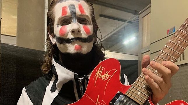 COREY TAYLOR Auctioning Autographed SLIPKNOT Guitar Used To Write Upcoming Solo Album; Proceeds To Benefit Innocent Lives Foundation