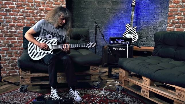 GRAVE DIGGER Guitarist AXEL RITT Performs One-Take Live Playthrough Of "Fear Of The Living Dead"; Video
