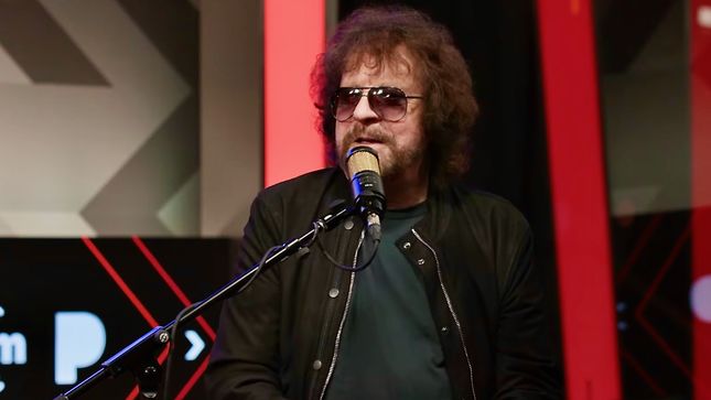 JEFF LYNNE Breaks Down ELECTRIC LIGHT ORCHESTRA Classics - "I Wrote 'Evil Woman' In Six Minutes, The Actual Chorus And The Verse"; Video