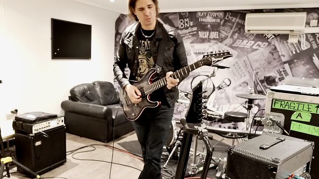 MEGADETH Guitarist KIKO LOUREIRO Takes You Backstage At London's