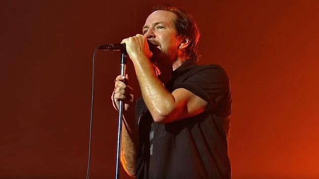 PEARL JAM Launches Immersive Augmented Reality Experience For "Superblood Wolfmoon" Single; Point Phone Camera At The Moon To Unlock