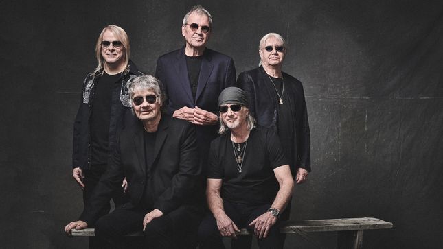 DEEP PURPLE Singer IAN GILLAN - "In The Back Of Our Mind There's Always The 'Smoke On The Water' Thing, Which Never Got Played On The Radio For A Year Because It Was Too Long”