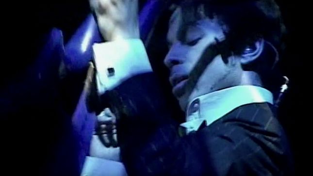 PRINCE Performs LED ZEPPELIN Classic "Whole Lotta Love" At The Aladdin, Las Vegas; Official Video