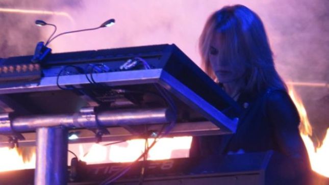 TRANS-SIBERIAN ORCHESTRA Keyboardist JANE MANGINI Covers BRUCE SPRINGSTEEN's "Jungleland" In Tribute To Coronavirus Pandemic First Responders / Healthcare Workers; Official Video Posted