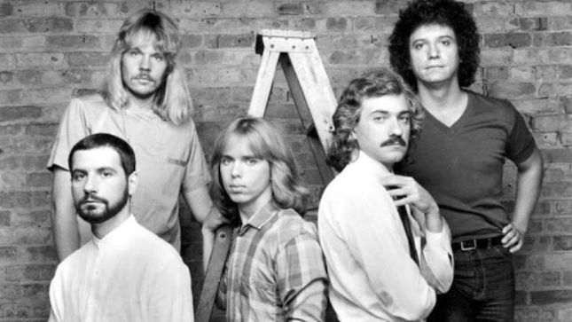 DENNIS DeYOUNG Talks Wanting A STYX Reunion - "I Don't Wanna Be Back In The Band; Just One Last Tour To Say 'Thank You'"
