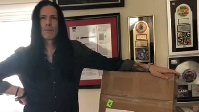 TODD KERNS Unboxes JIMMY WEBB Tribute Bass In New Video