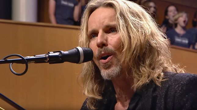 STYX Singer/Guitarist TOMMY SHAW Featured In New Episode Of AXS TV's "At Home And Social"; Video