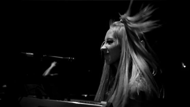 Keyboardist MELISSA REESE Talks Joining GUNS N' ROSES - "I Had No Idea What I Was Getting Myself Into"