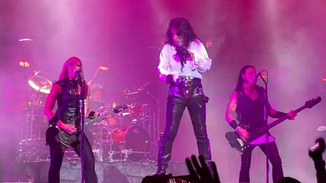 ALICE COOPER On COVID-19 Pandemic - "I Think We Cancelled Over 120 Shows" (Audio)