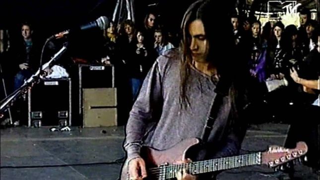EXTREME Guitarist NUNO BETTENCOURT Looks Back On Turning Down Offer To Join OZZY OSBOURNE's Band - 