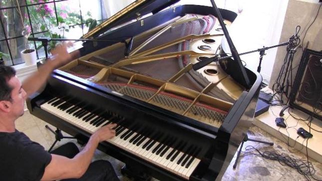 SONS OF APOLLO Keyboardist DEREK SHERINIAN Performs EDDIE VAN HALEN's "Spanish Fly" On Piano (Video)