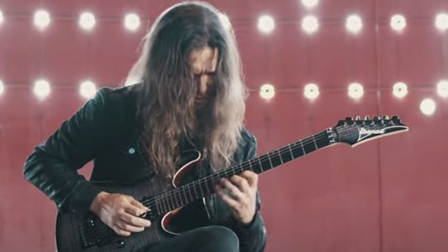 MEGADETH Guitarist KIKO LOUREIRO - "Running With The Bulls" Playthrough Video