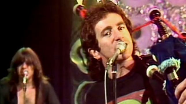 AC/DC Releases Dirty Deeds, JOHN LENNON Leaves THE BEATLES; This Week In Music History Video Streaming