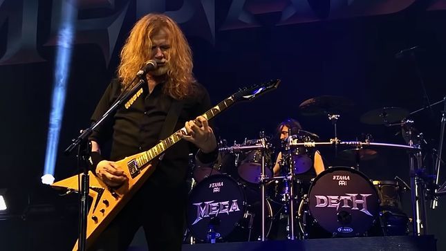 MEGADETH Frontman DAVE MUSTAINE - "I Probably Would Have Never Come Up With Rust In Peace If I Hadn't Jumped Out Of An Airplane"; Video