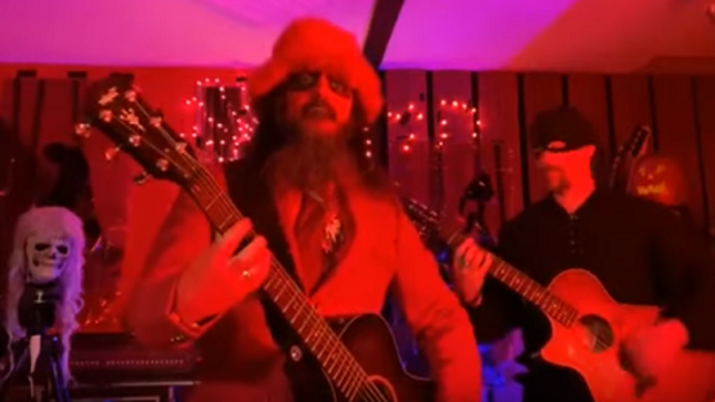 MACHINE HEAD Frontman ROBB FLYNN's Halloween Acoustic Happy Hour Livestream Video